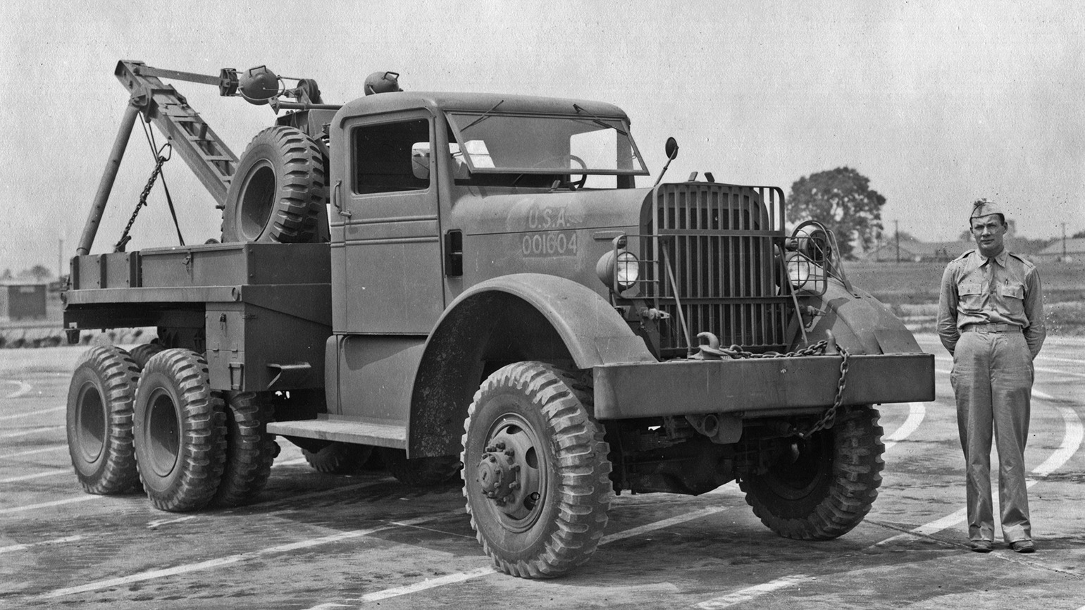 Også Kenworth hjalp til under andre verdenskrig. De bygde lastebiler, samt flydeler til bombefly. 