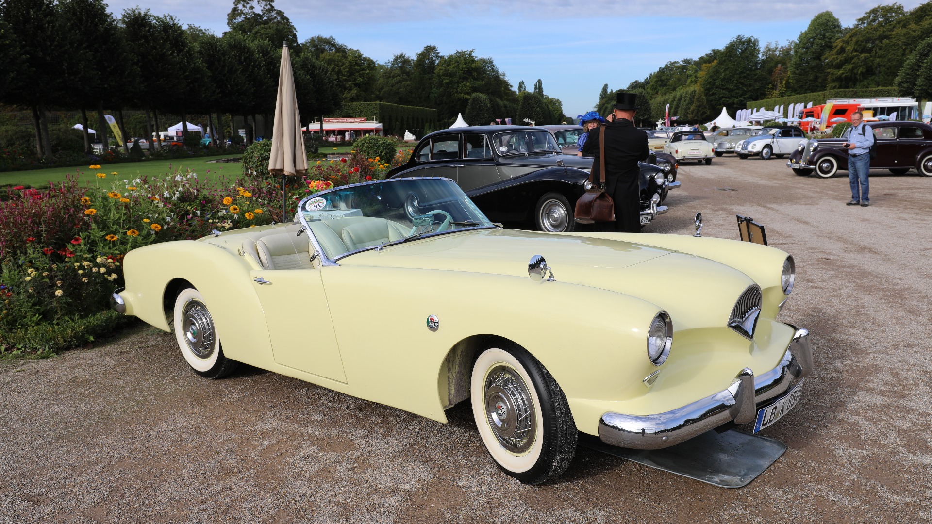 Herlig 1954 Kaiser-Darrin Roadster som dessverre ikke klarte å bli noen Corvette-konkurrent. 