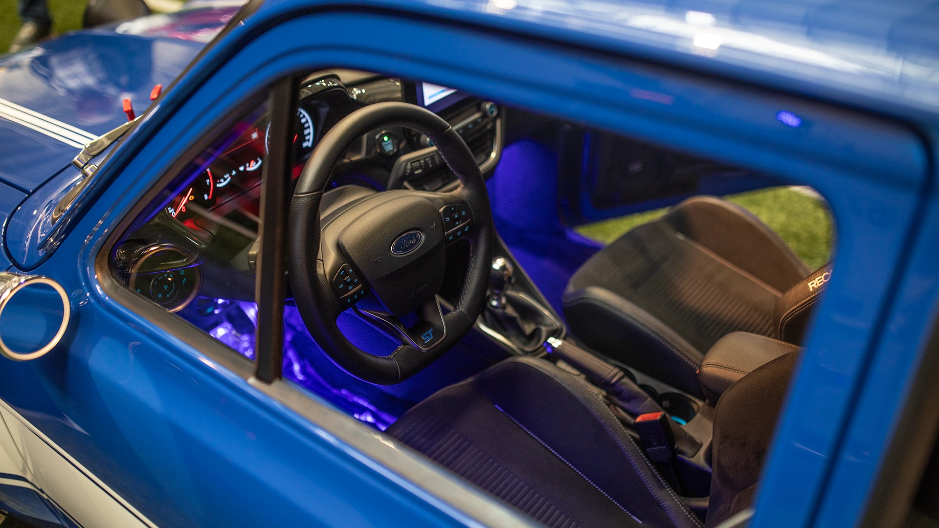 Innvendig er bilen i helt moderne stand.