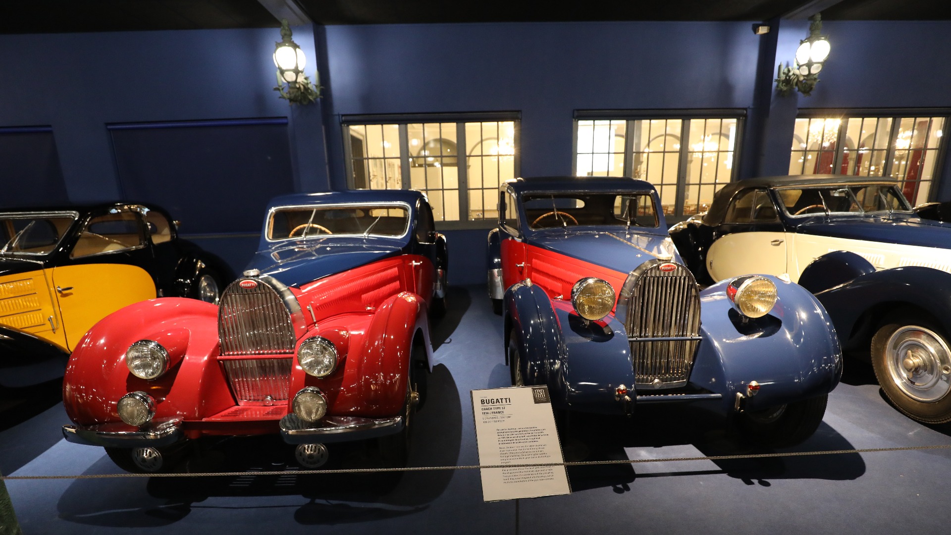 Museet har en imponerende samling av den nydelige Bugatti Type 57 i ulike varianter. 