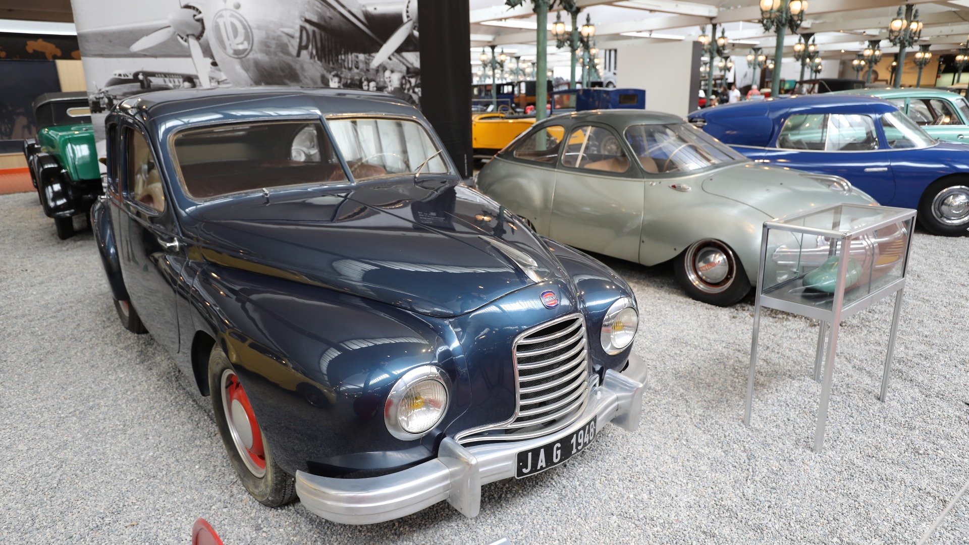 Franske rariteter. 1953 Hotchkiss-Gregoire Type JAG og en 1948 Panhard Dynavia. Førstnevnte gikk i produksjon (250 solgt), mens sistnevnte var mer et utstillings-konsept. 