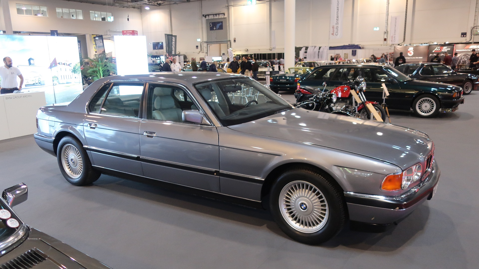 BMW supersedan med V16 motor!