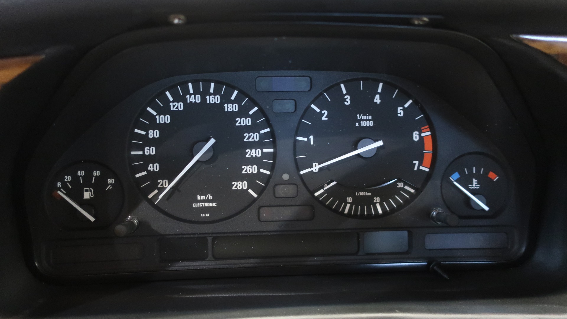 Speedometer som går opp til 280 kilometer i timen var heftige saker i 1990.