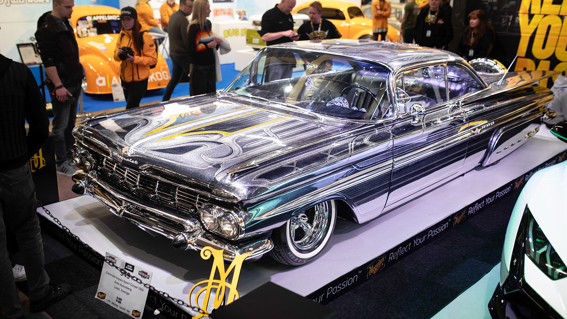 1959 Impala med mildt sagt imponerende lakkjobb. Denne tok med seg Topp 10 Jury’s Choice Hall B, Best Paint Hall B, og tredjeplass i Best Interior Hall B.