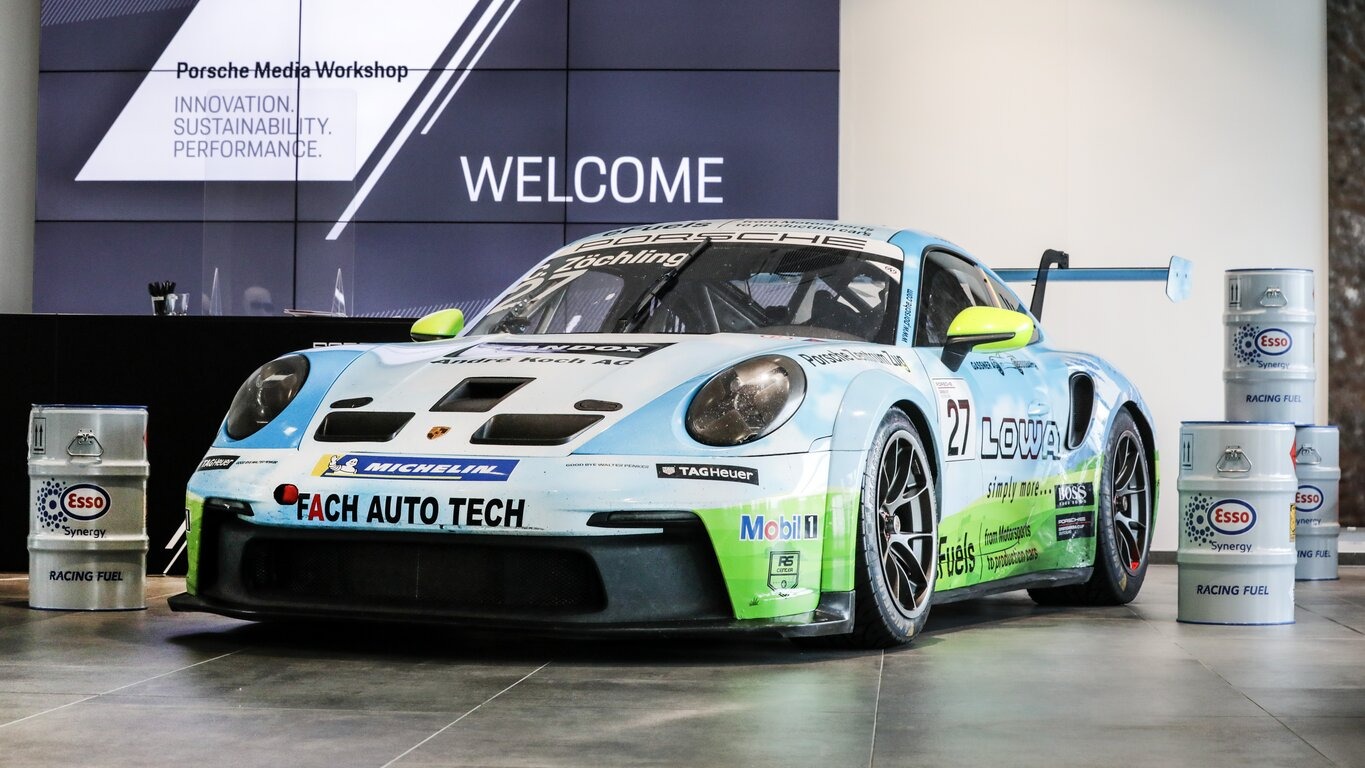 Porsche driver for tiden med utvikling av E-fuel.