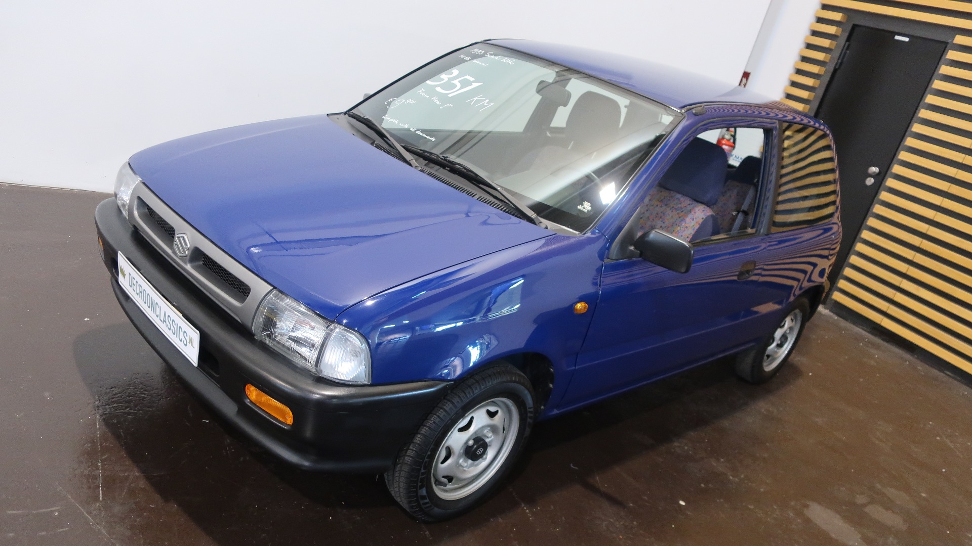 Ikke alt trenger å være dyrt og fancy. Her en 1999 Suzuki Alto 1.0 GS med bare 351 km på telleren. Til salgs for 9900 Euro.