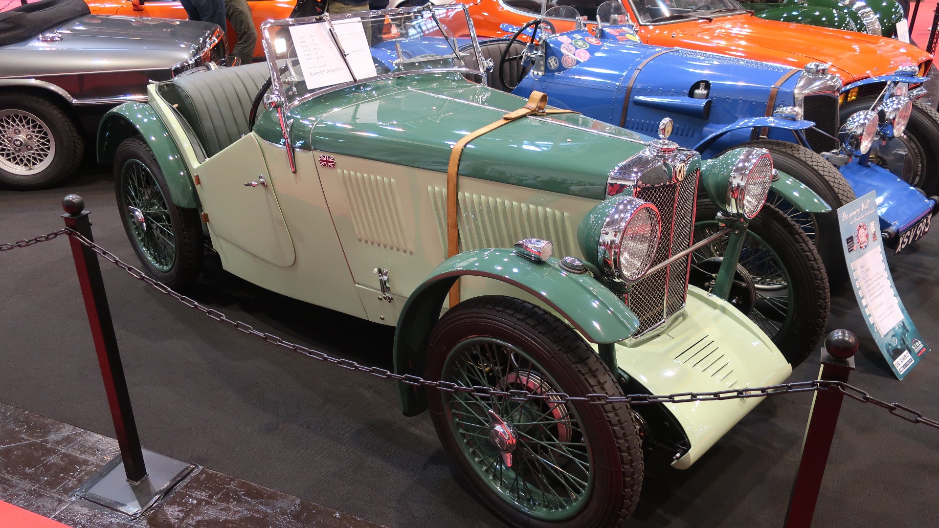 Liten og puslete i superbilselskap rundt omkring, men denne 1932 MG J2 med 850 ccm firer på 36 hk var bare sjarmerende. Og hyggelig pris også, 38.000 Euro.