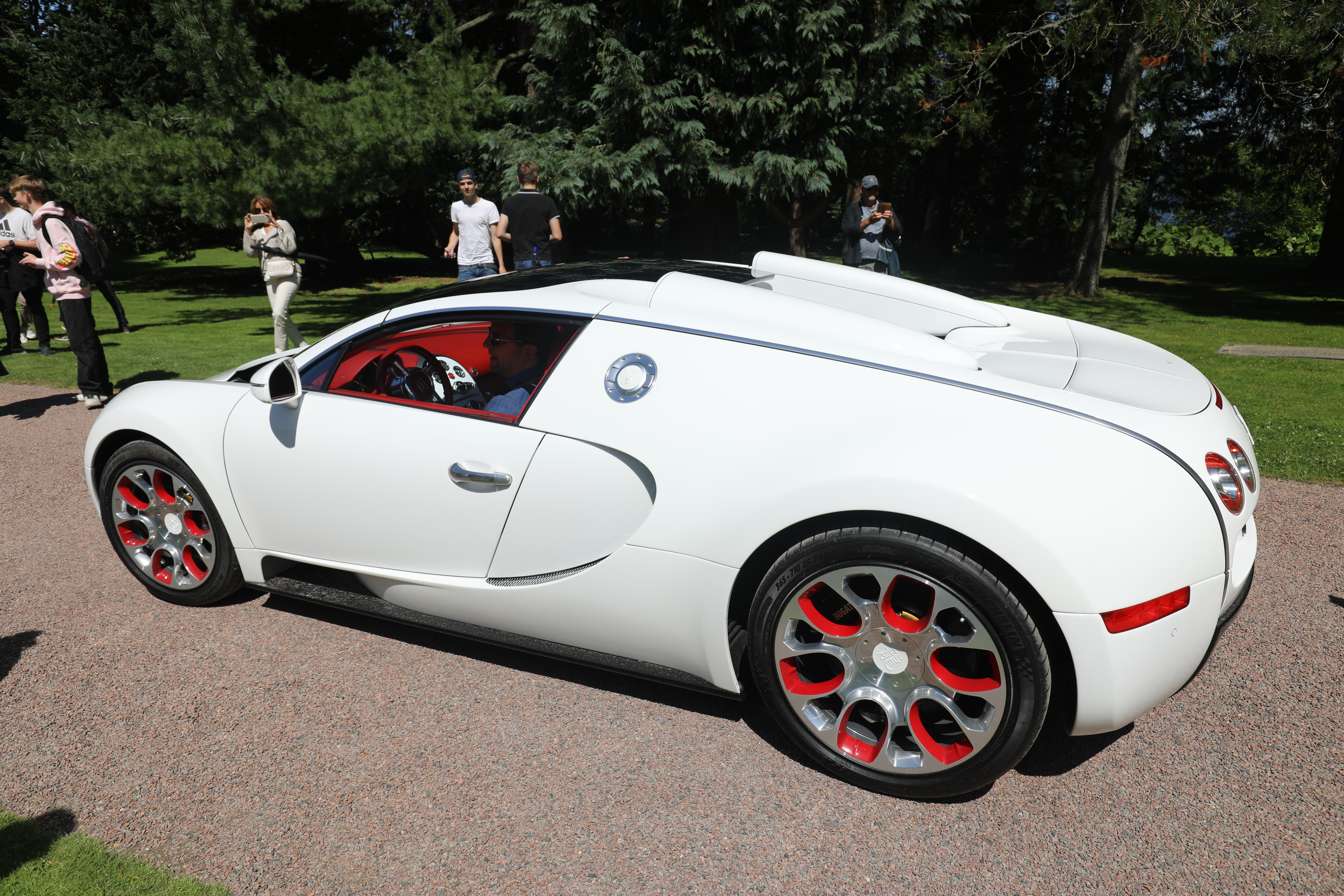 Hyperbil-klassen ble vunnet av denne vidunderlige 2012 Bugatti Veyron Grand Sport «Wei Long».