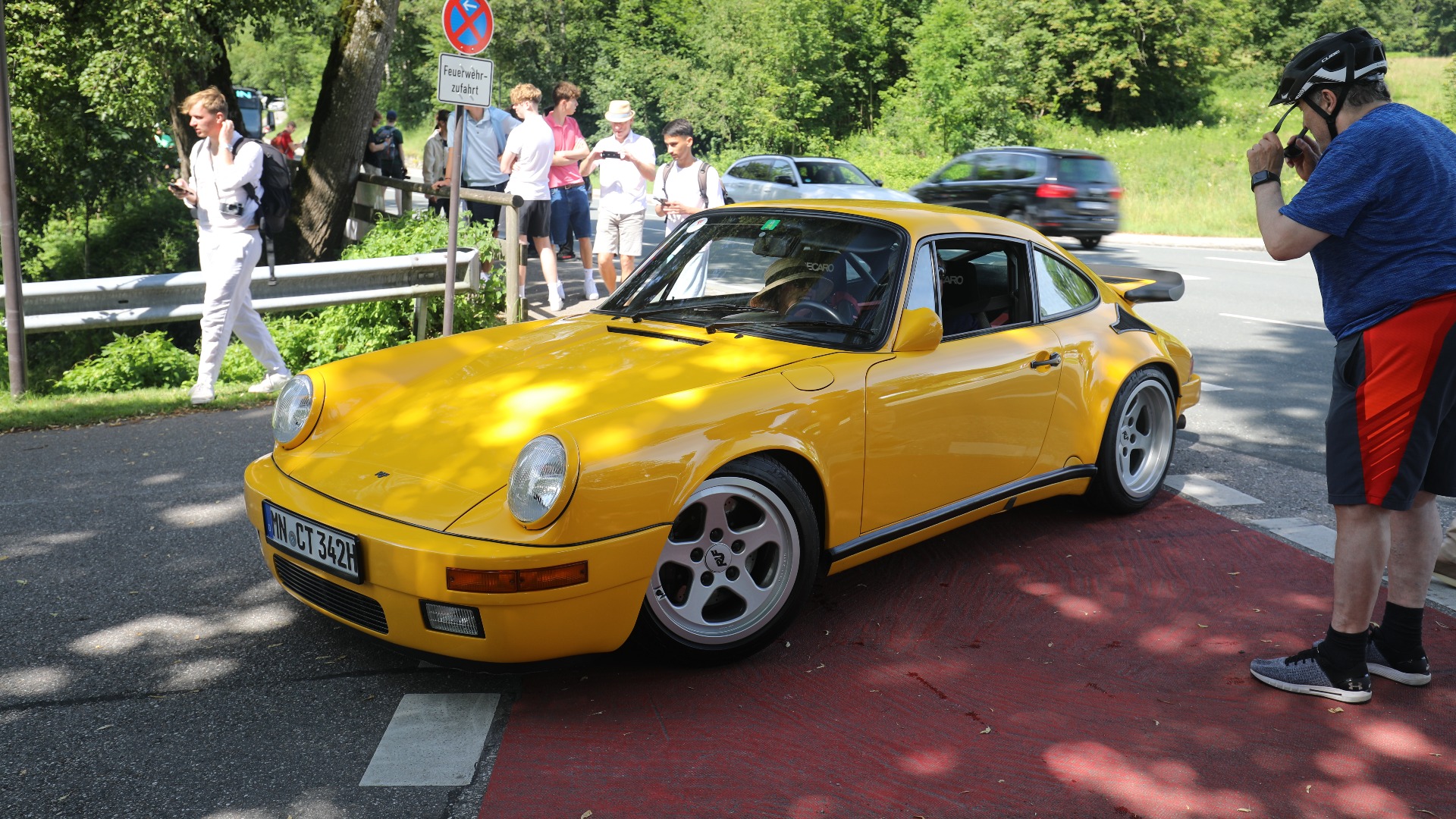 1987 RUF Yellowbird melder sin ankomst. 