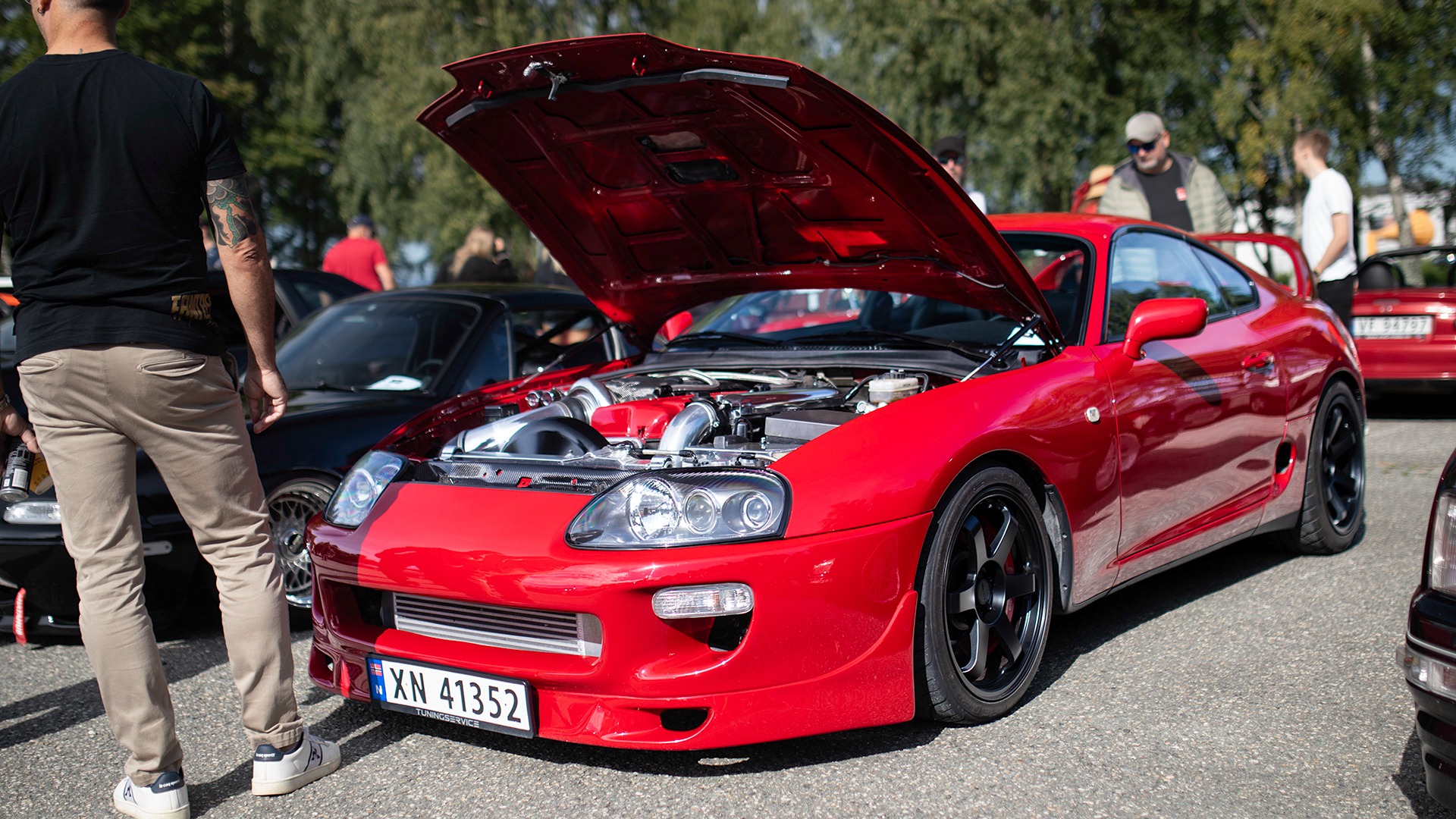 Megagrom Supra Mk4 med turbo på størrelse med en fotball.