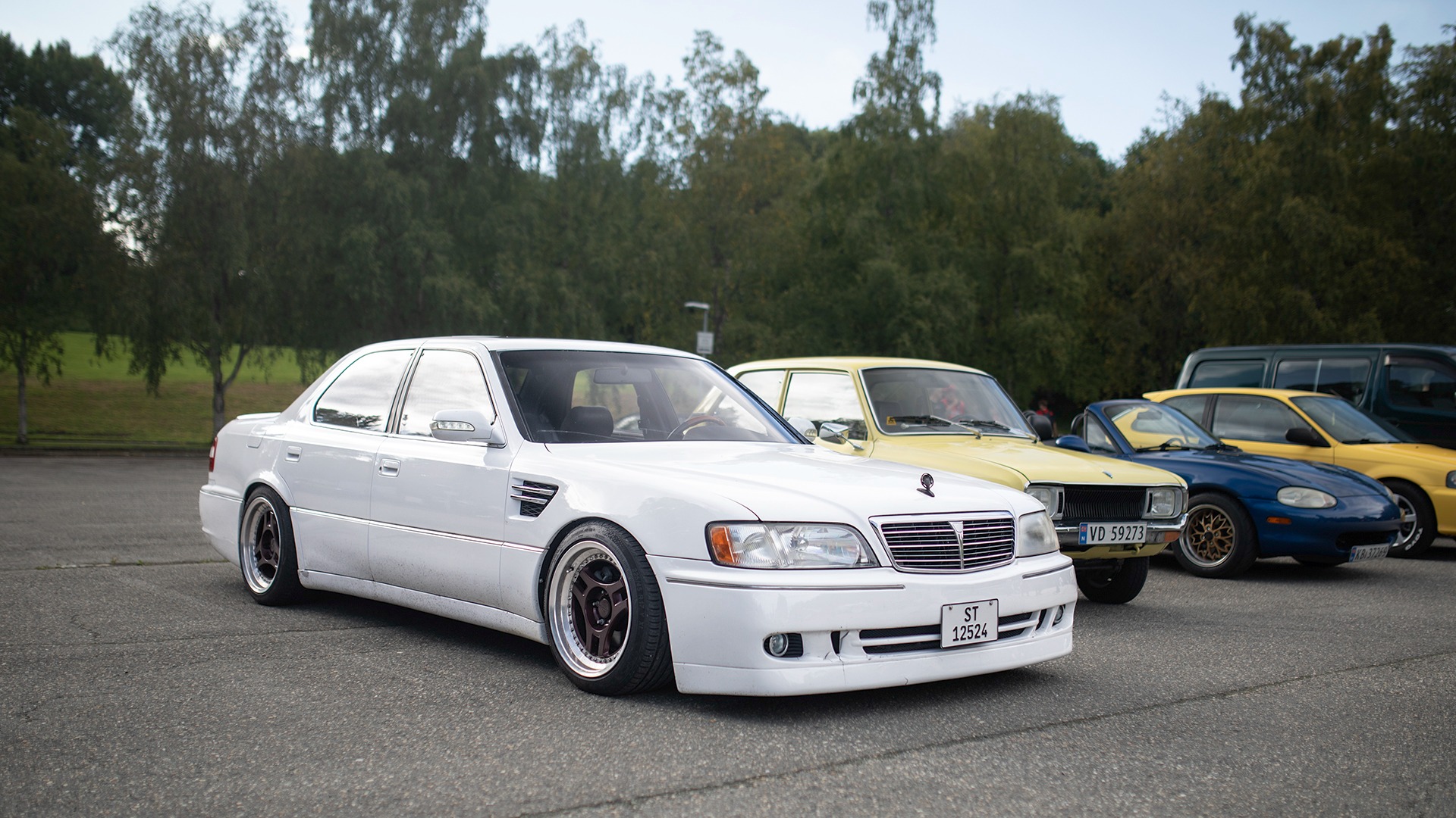 Mektig luksus-Lexus LS400 med herlige treeikere.