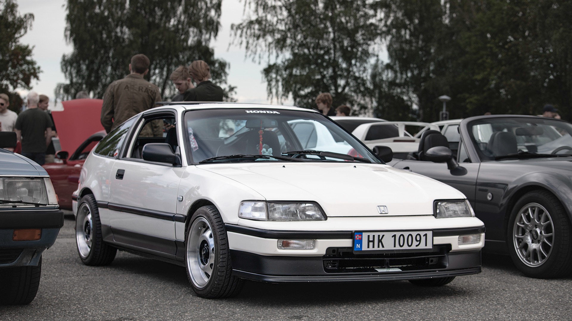 Minimalistisk, men dog gjennomført Civic CRX. For et stuk!