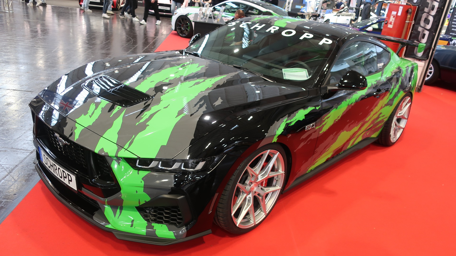 Det er flere firmaer som driver med Mustang-tuning på messen, som f.eks Schropp som hadde alt fra 80-talls Foxbody til det nyeste å vise fram.