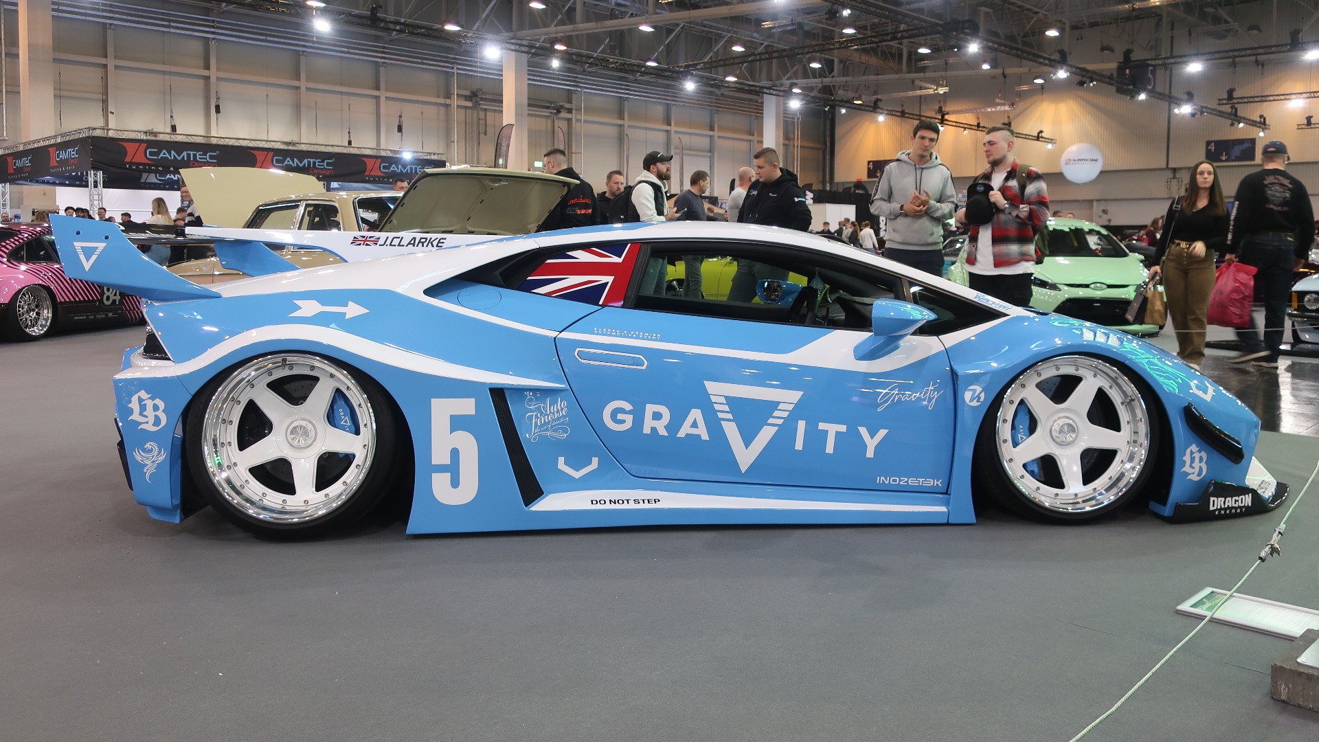 2015 Lamborghini Huracan med fullt Liberty Walk Silhouette GT Bodykit, masse karbondeler, Gravity Blue lakk og Vossen GEN-01 20-tommere.