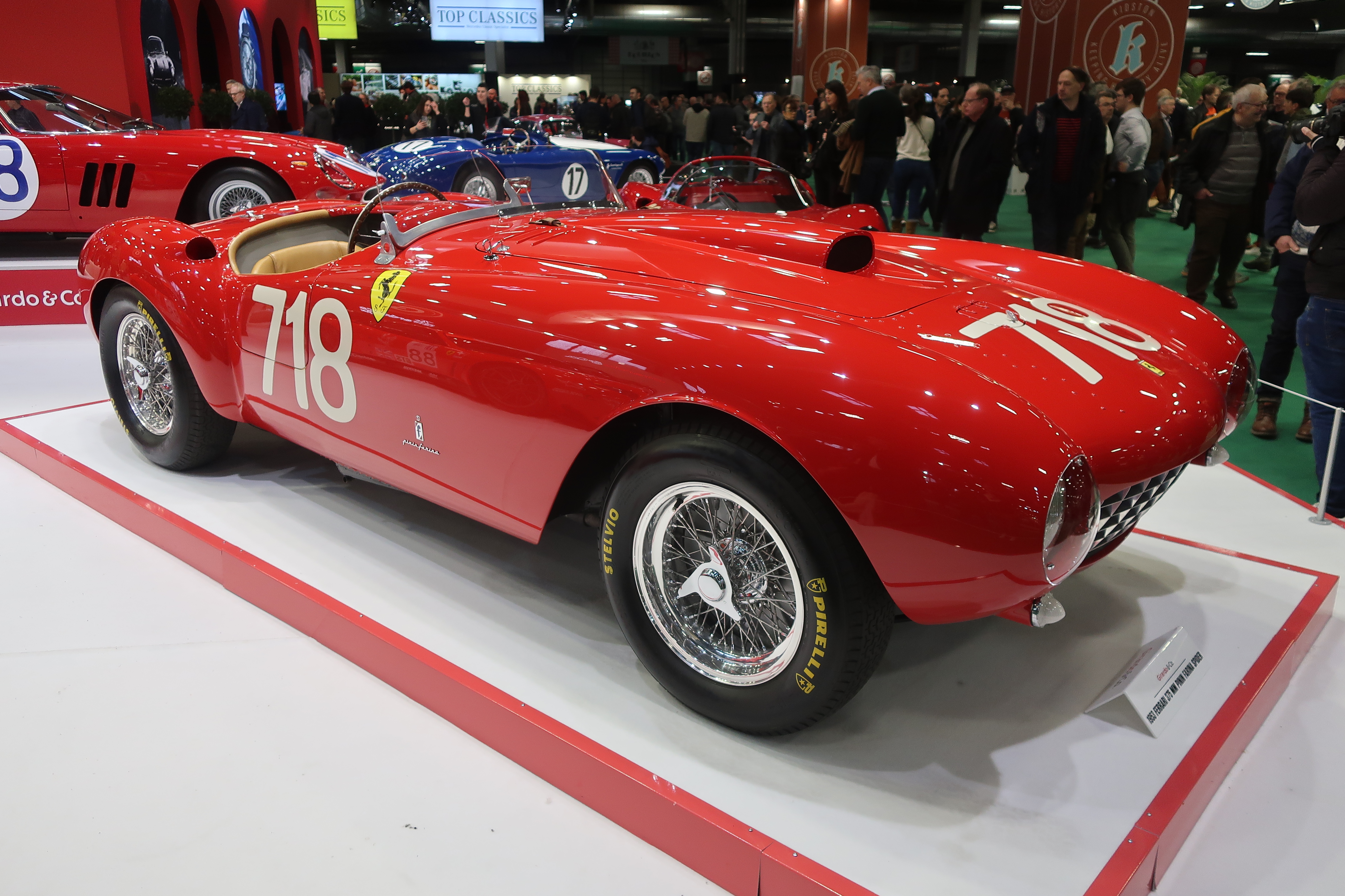 Det simpelthen florerte av nydelige Ferrarier på Retromobile - som man aner på dette bildet- med min personlige favoritt fremst i bildet 1953 375 MM Pinin Farina Spider.