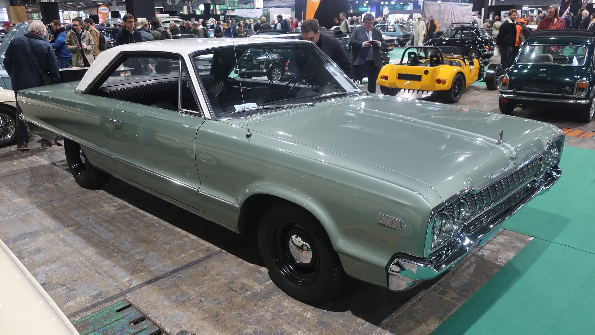 Bøllete 1965 Dodge Polara med original 6,2-liters V8 på 315 hk. 28.000 Euro.