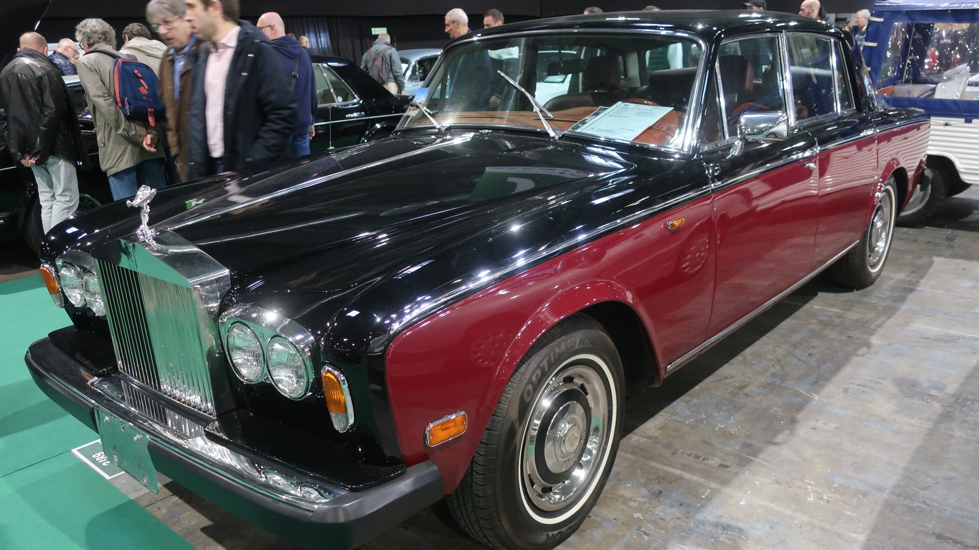 Mektig 1979 Rolls-Royce Silver Shadow i to-tone lakk med 84.000 km unnagjort. Til salgs for 25.000 Euro.