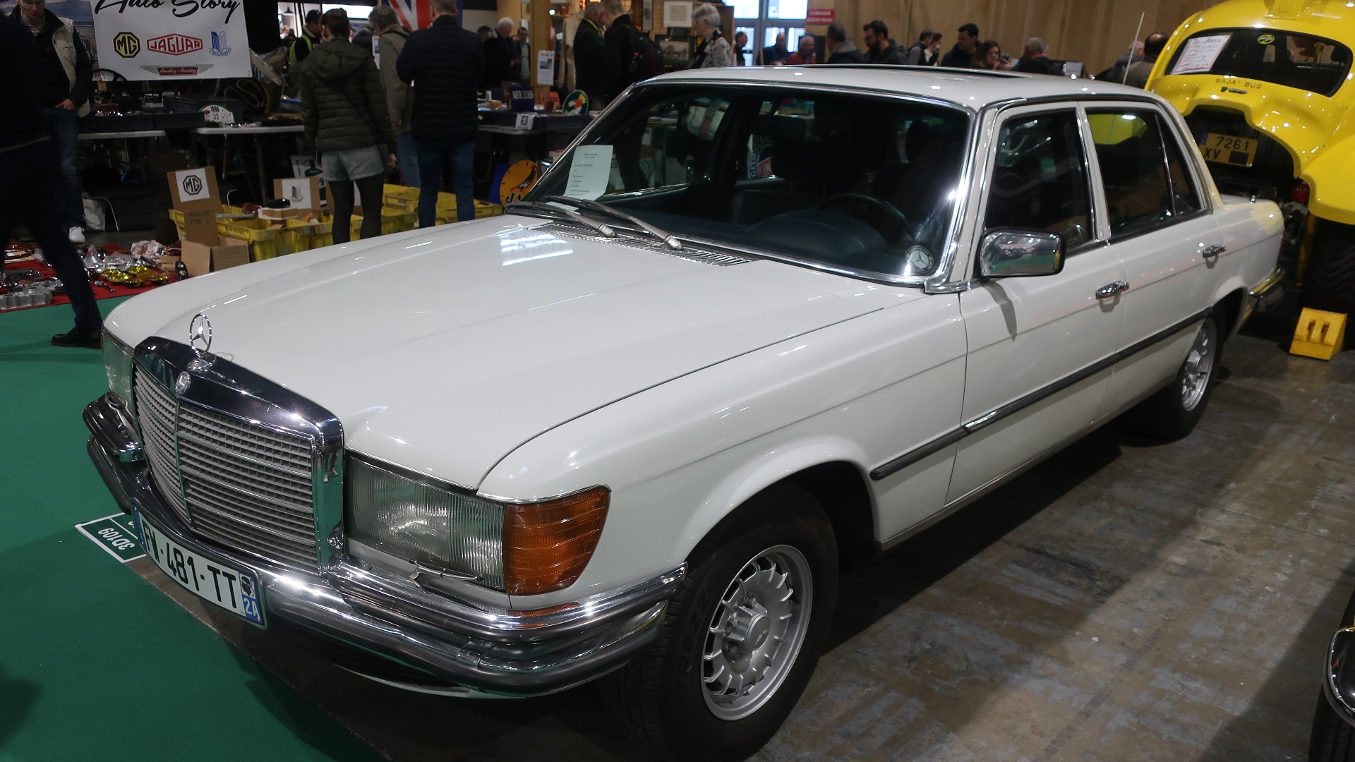 Mercedes-Benz W116 er bare nydelig, her en 450 SEL fra 1976 knapt innkjørt med 200.000 km innabords. Til salgs for 17.750 Euro.