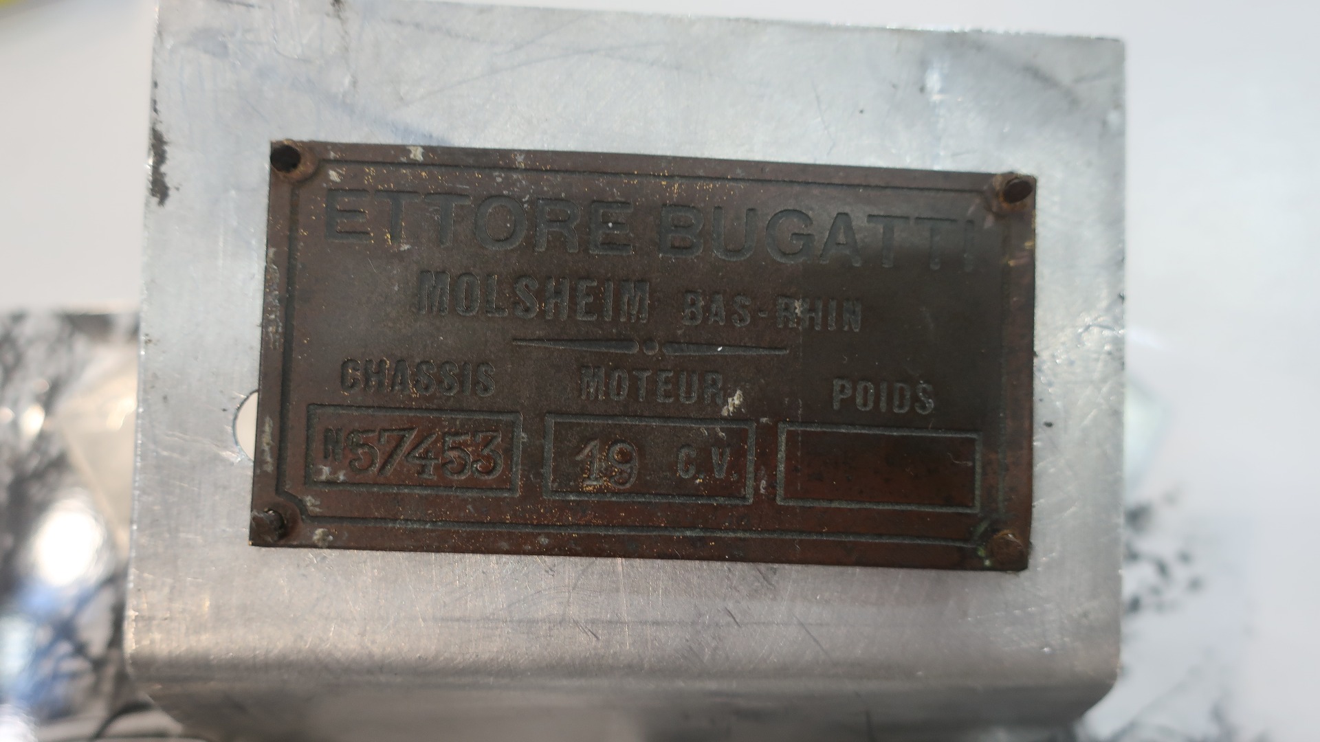 Denne chassisnummerplaten er alt som er igjen av den forsvunne Bugatti Atlantic nummer to.