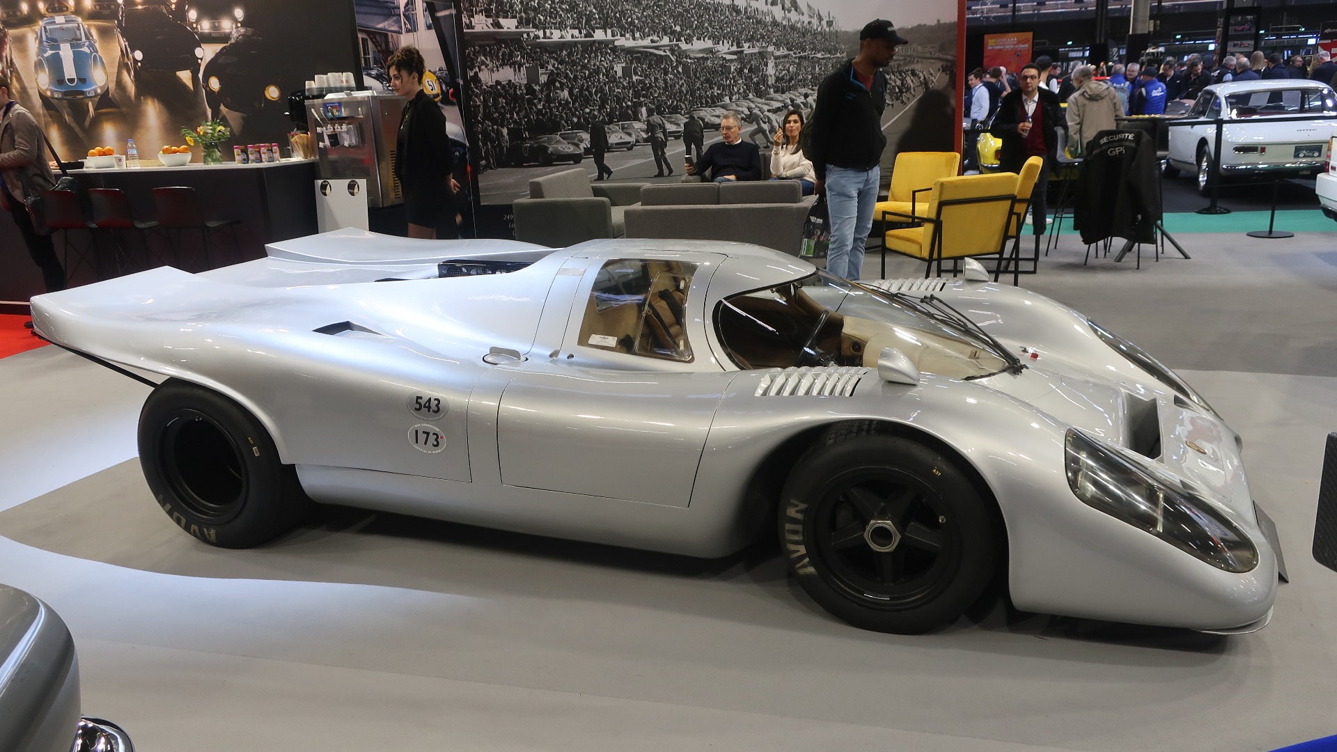 To Porsche 917 ble godkjent for gatebruk. Dette er den ene av dem. Syttitallets suverent raskeste gatebil.