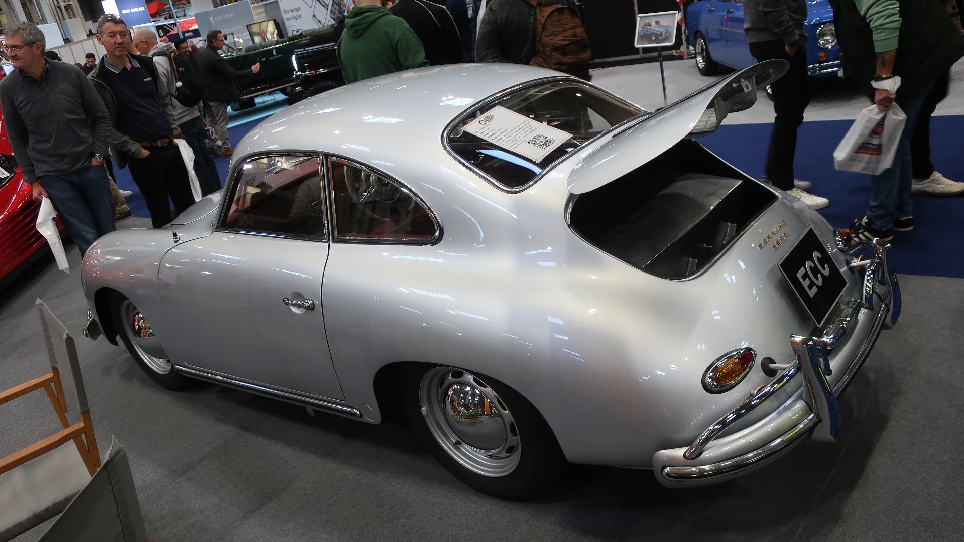 En Porsche 356A som er under ombygging for en kunde.