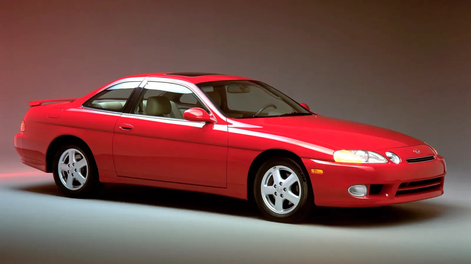 Rød er tøft på 90-talls sportsbil