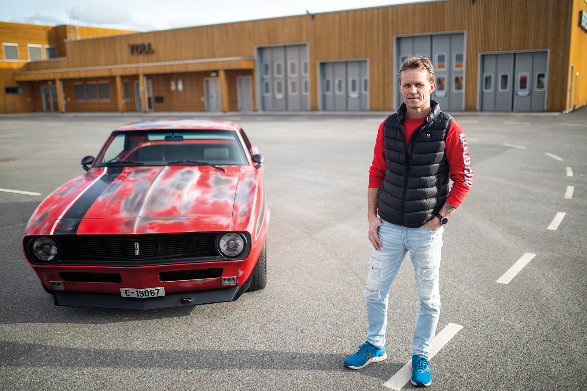 Tommy Bakåsmoen, og hans hylgromme Camaro.