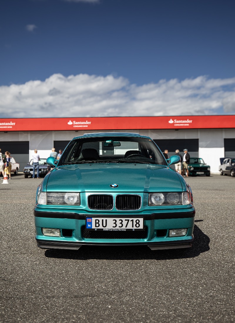 E36 M3 i en flott turkisfarge