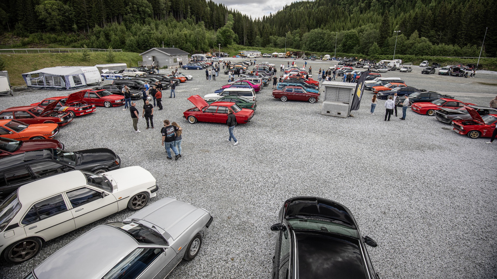 Over 80 stykker stilte i løpet av lørdagen ut bilen sin.