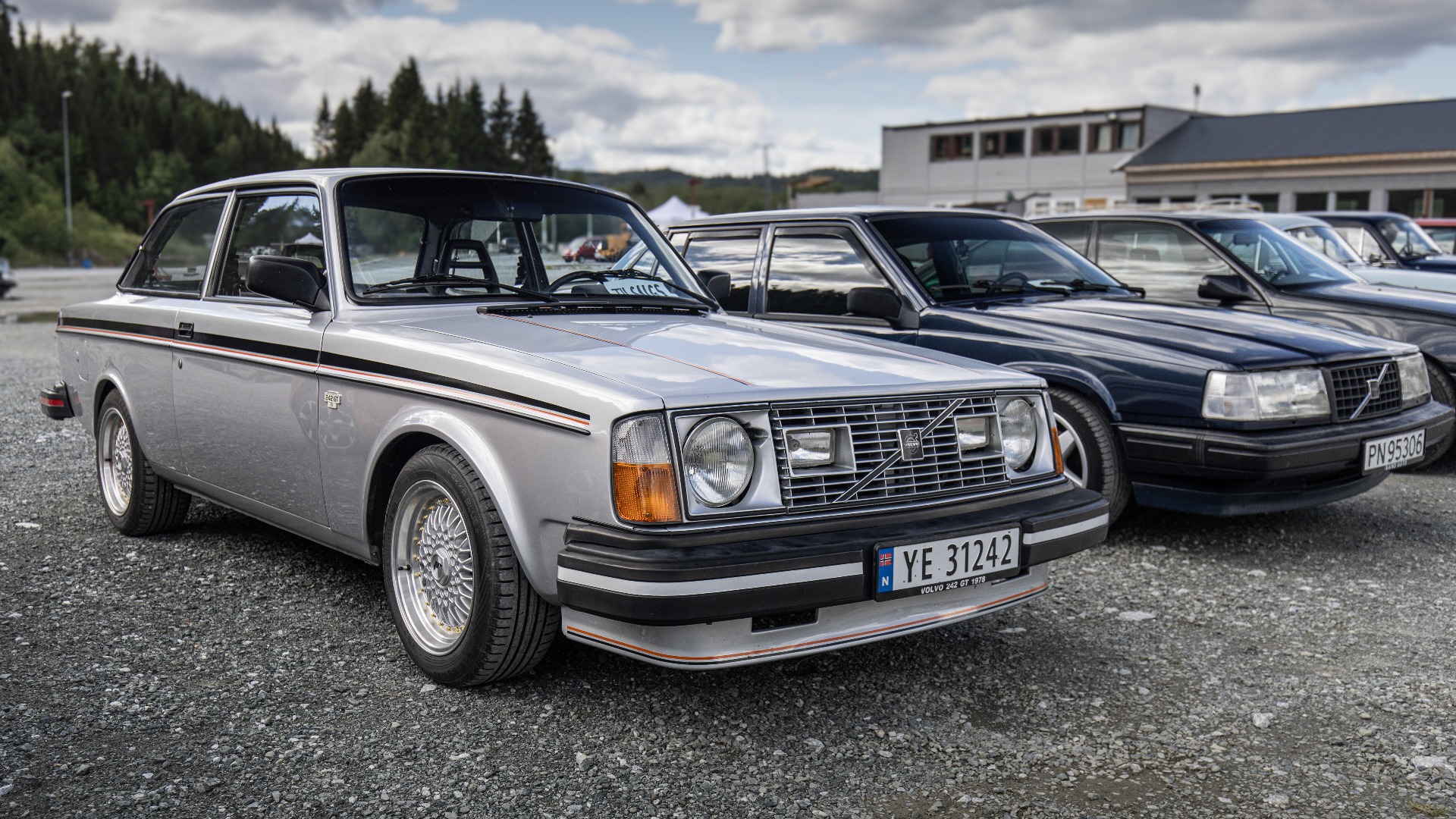 Volvo 242 GT med stilig dekor