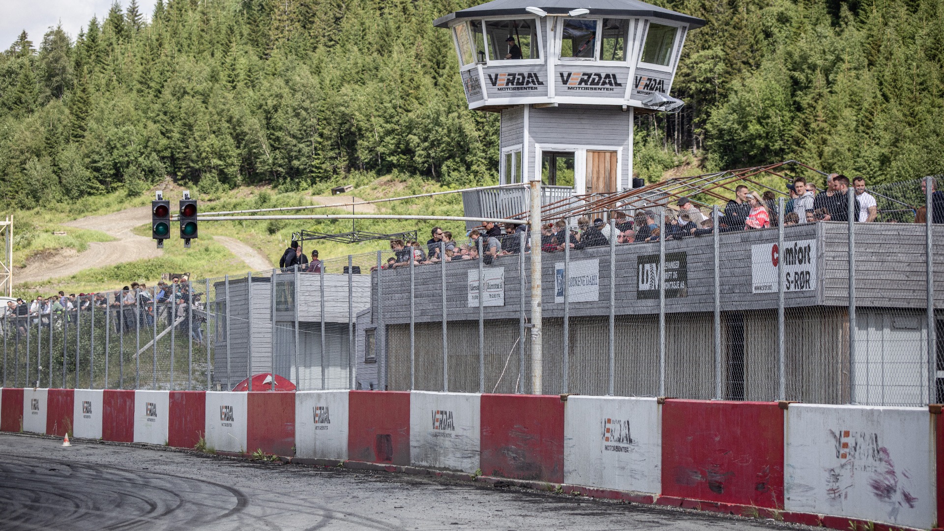 Da Breisladden skulle være var det mange som ville se på.