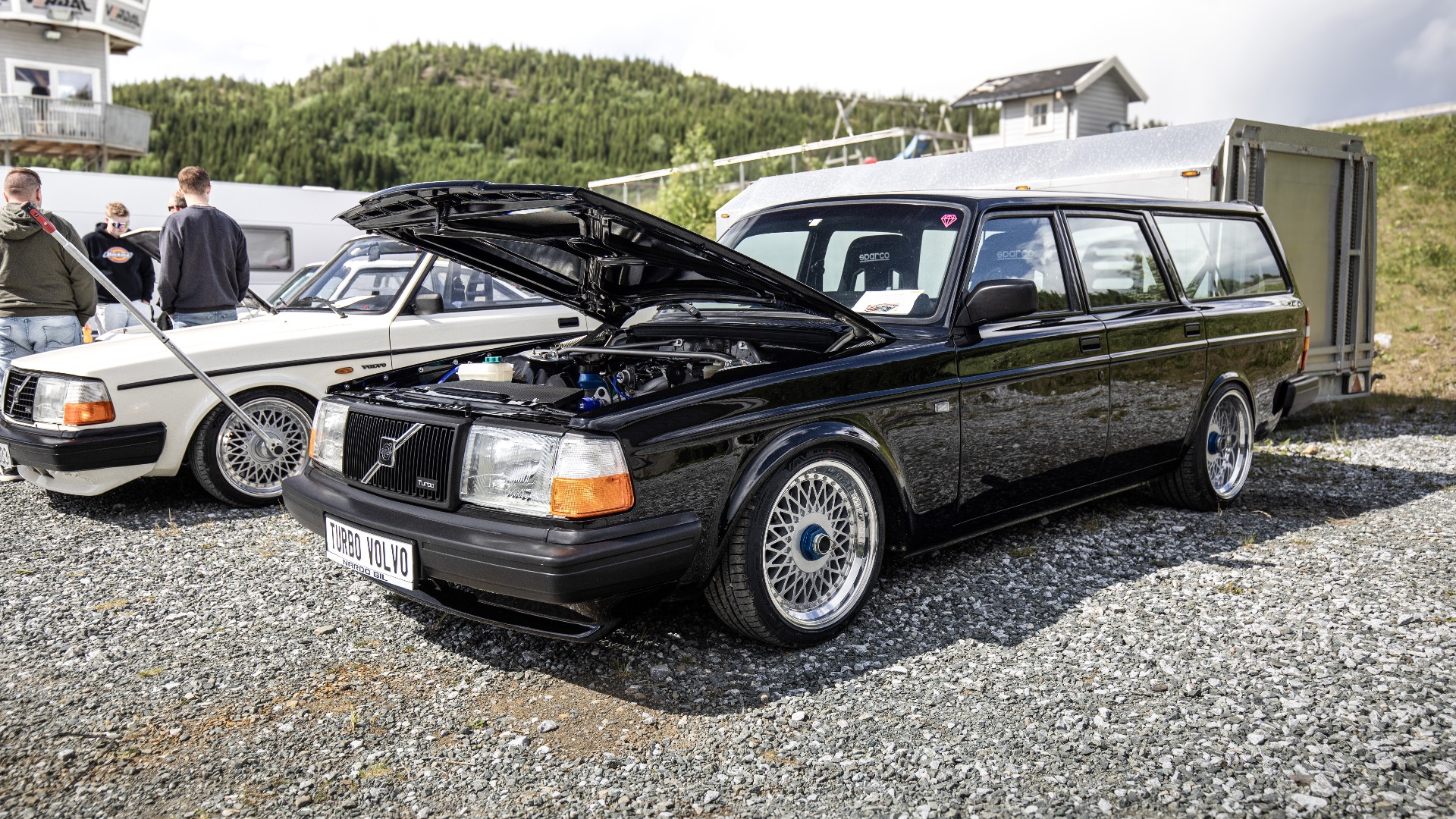 Volvo med sentermutter ganger to. Gromt.