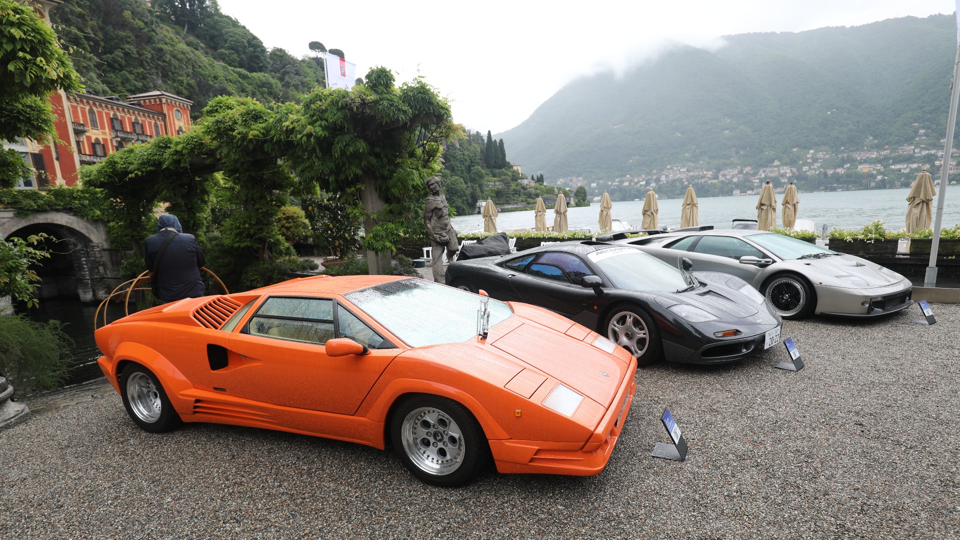 Superbiler som dette treffer de yngre, og McLaren F1 i midten her vant publikumsavstemningen.