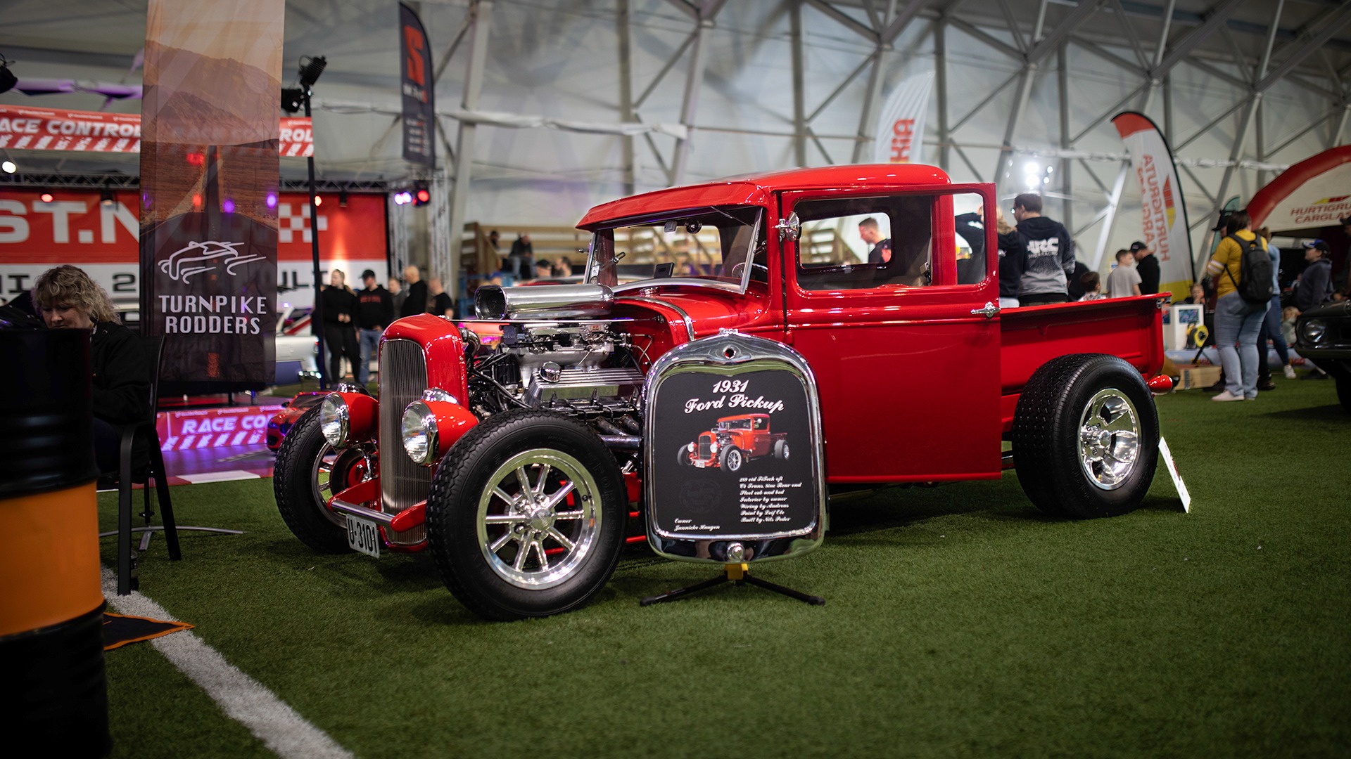 Turnpike Rodders stilte med egen stand, hvor blant annet denne vakre 1931 Forden hadde fått plass.