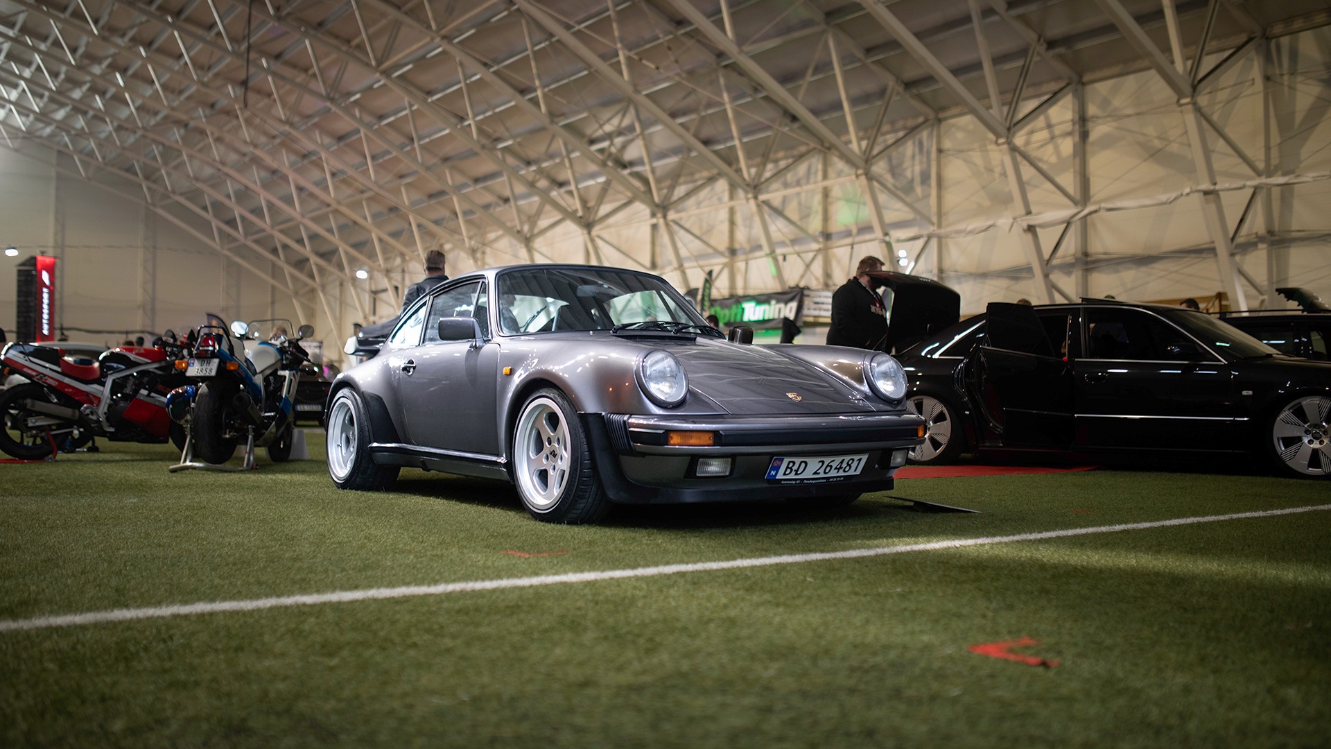 Porsche 911 Turbo kommer aldri til å gå av moten, noe denne lekkerbisken fra 1985 er et tydelig bevis på.