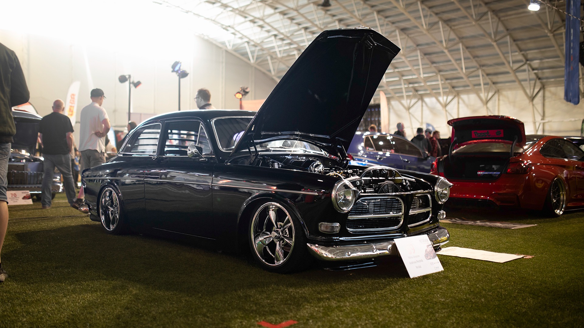 Dunderstrøkent gjennomført Amazon med blant annet en svær turbo montert på Volvo B20, luftsenk og kosmetiske modifiseringer.