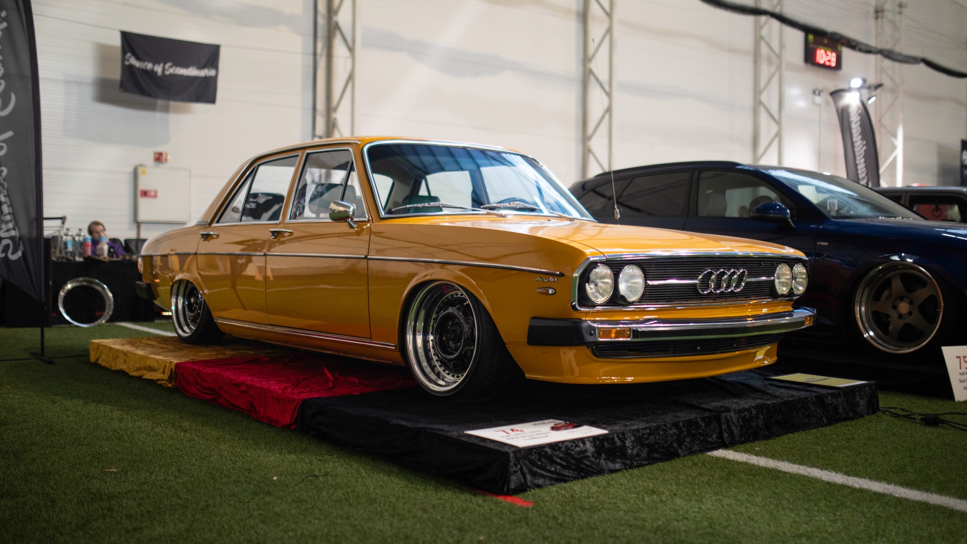 En av de grommeste byggene møtte man allerede rett ved inngangsdøra. EN 1976 Audi 100 C1 som hadde tatt turen helt fra Fredrikstad. Flott stuk. Flott bil!