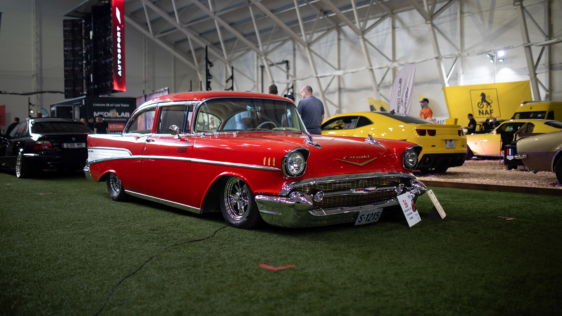 1957 Chevrolet Bel Air blir aldri feil, og når den i tillegg har montert luftfjæring så blir det en uslåelig kombinasjon.