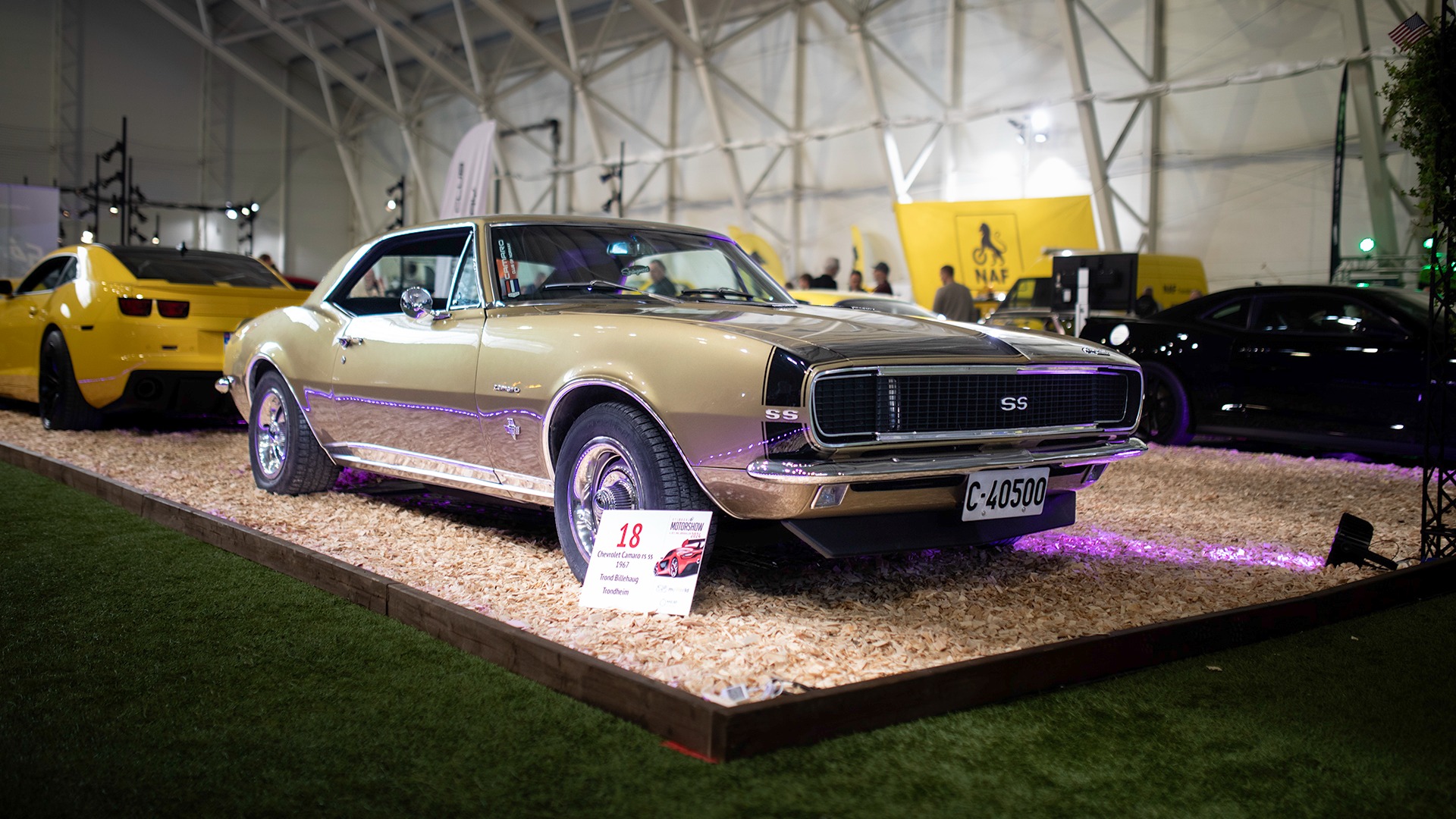 Camaro-klubben hadde ordnet med egen stand med fire flotte utgaver. Her er den eldste av dem. Dunderstrøken 1967 RS SS.