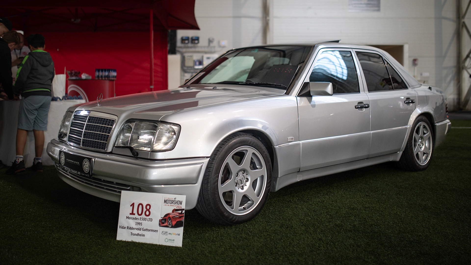 Lekker og spesiell 1995 Mercedes E500 LTD. Denne har vi videosak på som du kan sjekke ut!