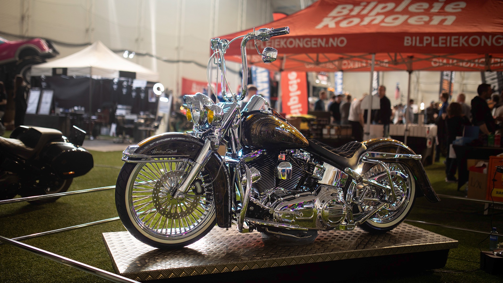 Hele veien fra Sverige hadde storvinneren fra påskens Elmia tatt turen. Lekker Harley-Davidson Softail.