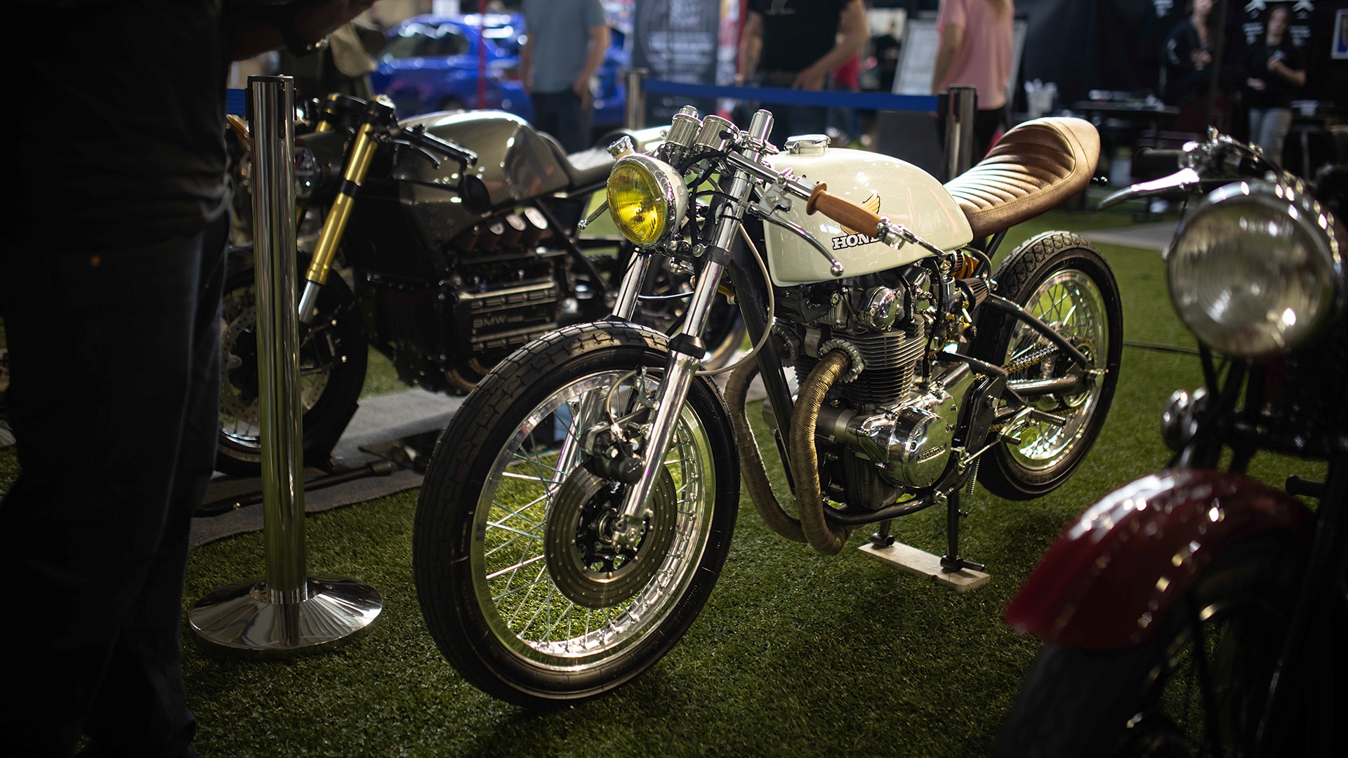 Skikkelig gjennomført caferacer bygget på en 1976 Honda CB500Twin.