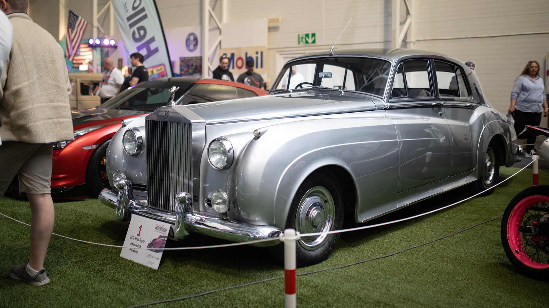 Motorshowets maffigste. Herlig 1956 Rolls Royce.