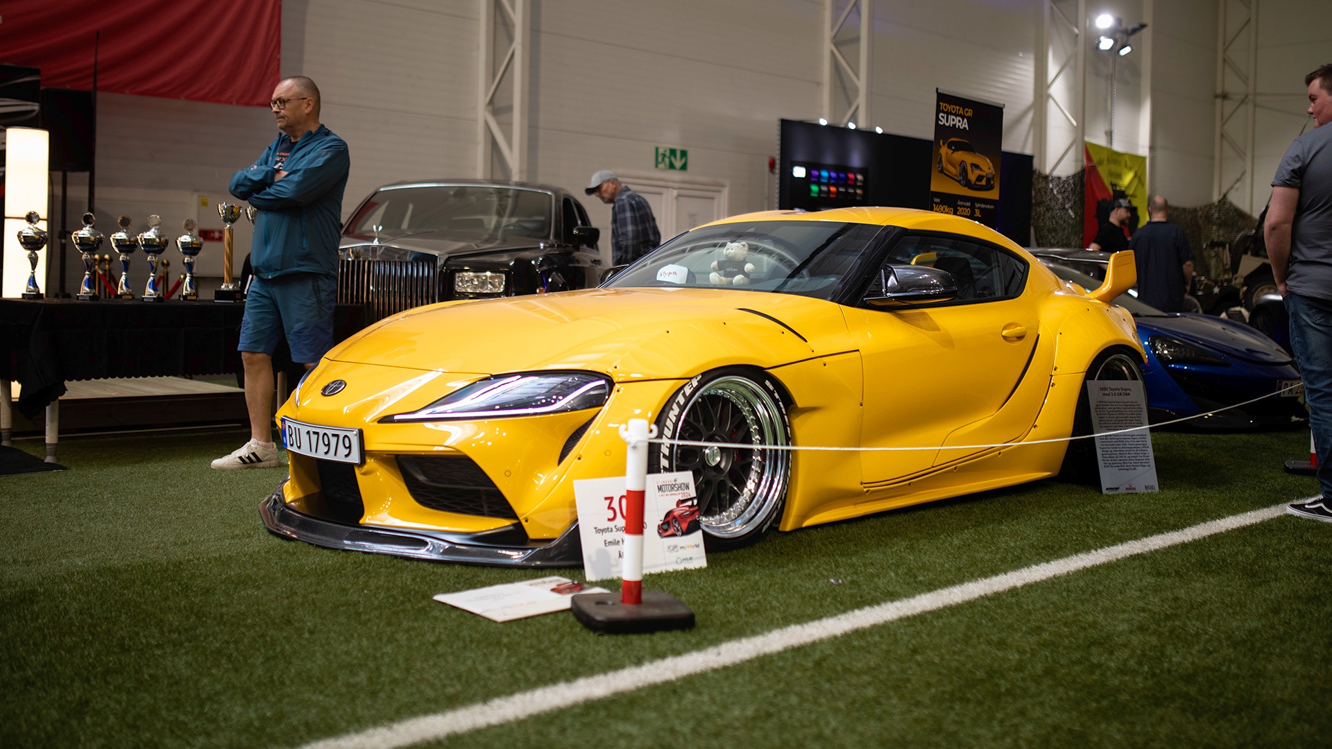 Nyeste generasjon Supra tar seg allerede godt ut. Sleng på breddekit, luftsenk og feite felger så har du en hylgrom kjelke! Denne kan du lese mer om på våre hjemmesider.