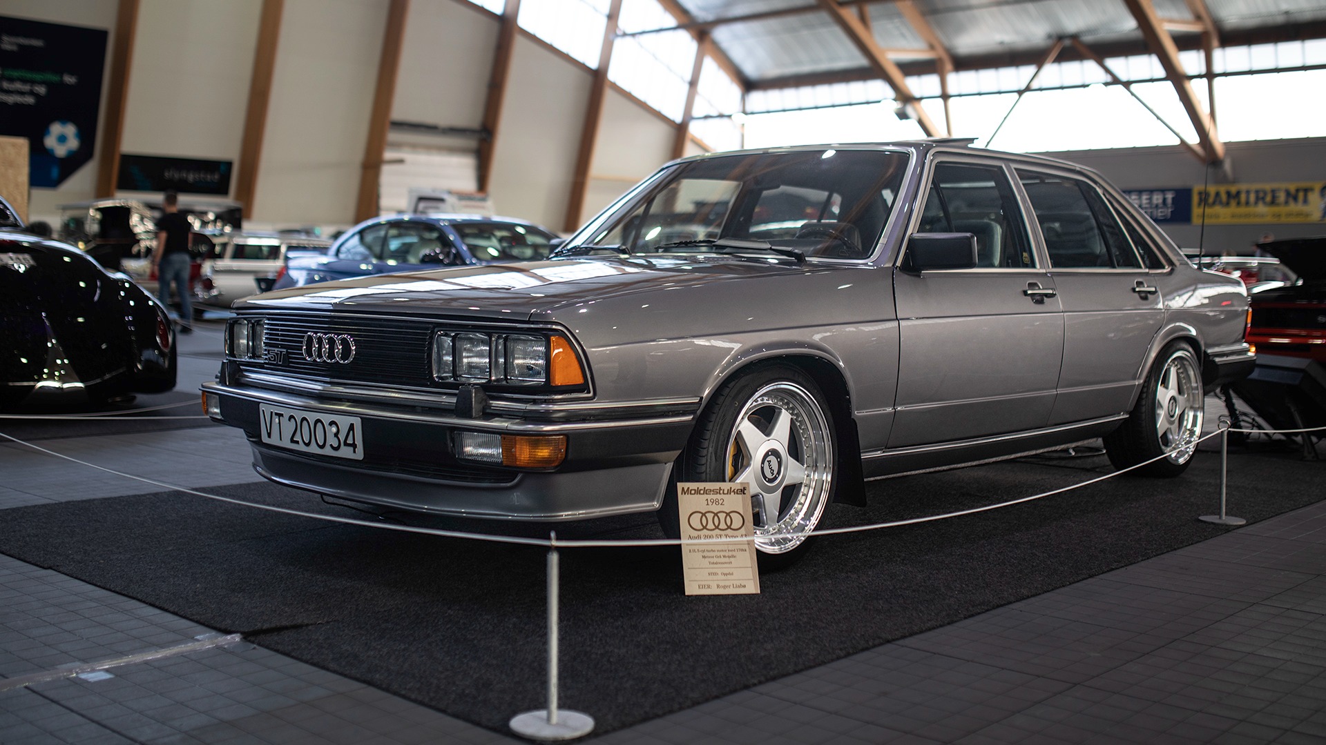 Skamlekkert og stilrent bygget 1982 Audi 200.