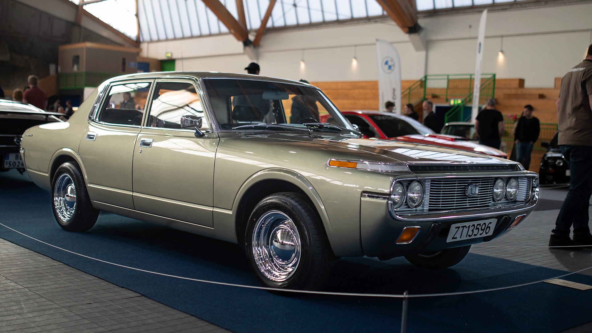 Mer Toyota, men i litt annet stuk. Nyrestaurert Toyota Crown fra 1972 er staselige greier.