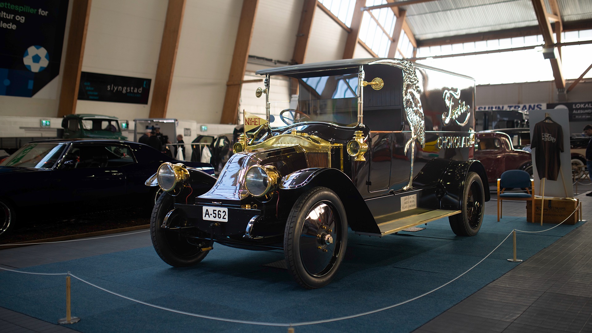 Kjell Ivar Haltvik hadde igjen fått plass med sin fantastiske 1913 Renault BC som han har bygget opp. Bilen ble i sin tid brukt som markedsføringsbil for Freia Sjokolade, og er mildt sagt det man kan kalle et rullende kulturminne her til lands. Sjekk gjerne ut videoen vi har gjort på den fantastiske bilen.