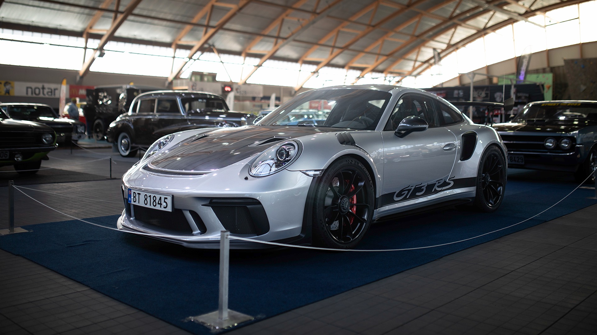 I Møre og Romsdal er det spesielt tre ting som går igjen innen bilhobby. Amerikansk, BMW og Porsche. Her er et eksempel på sistnevnte. Deilig 2018 Porsche 911 GT3 RS.