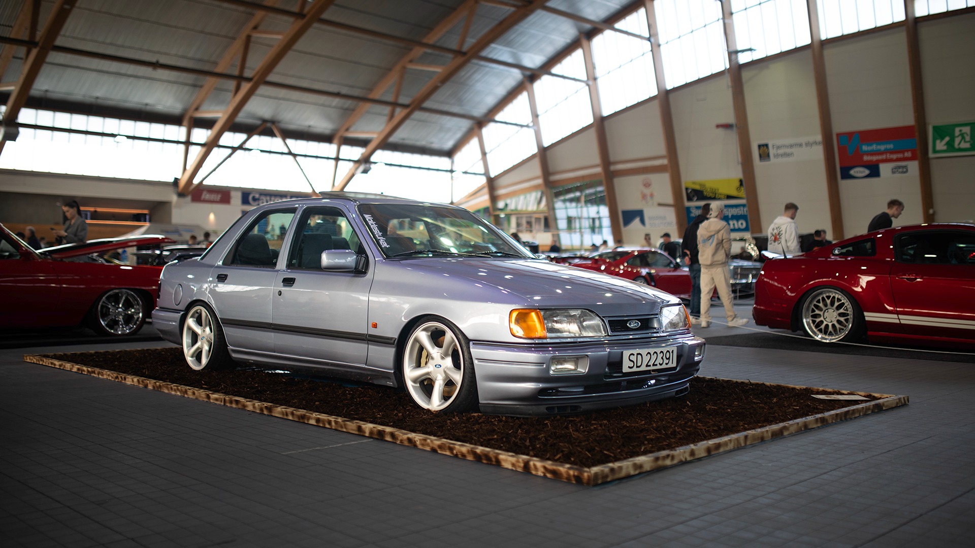 Utrolig pen Ford Sierra Cosworth fra 1988, deilig utført med original look både på felger og farge, men kanskje «noe» lavere enn hvordan den kom fra fabrikk.