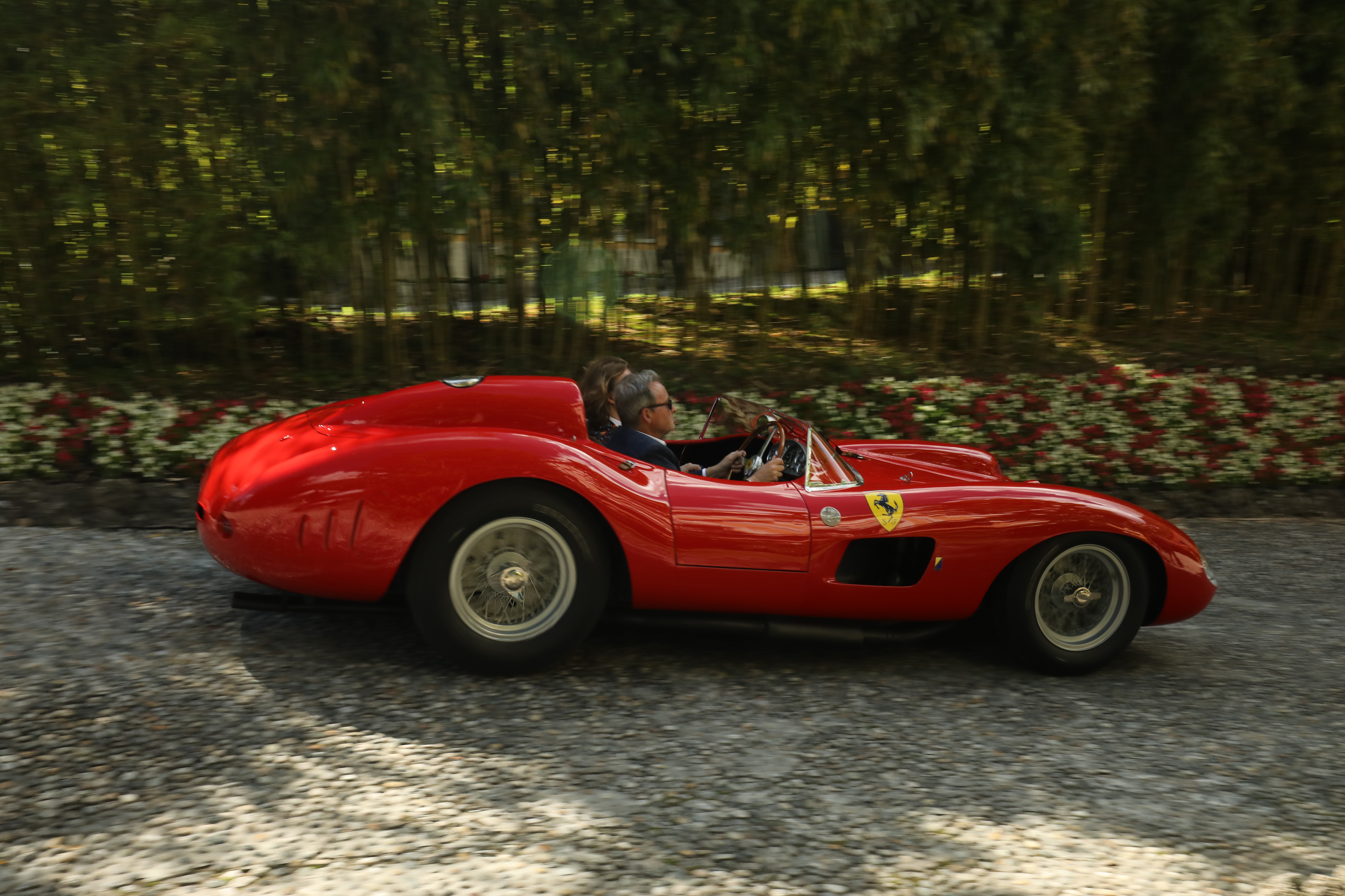1957 Ferrari 335 S som er en av tidenes dyreste solgt på auksjon, og som deltok i 1957 Mille Miglia, 1957 Le Mans og 1958 Cuba Grand Prix for å nevne noen av løpene den deltok i.